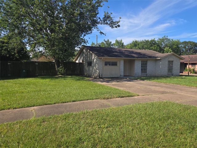 4814 Tidewater Drive, Houston, TX 77045
