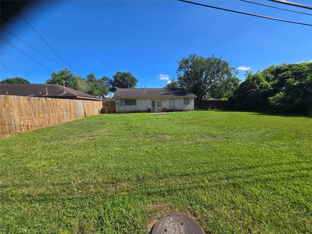 4814 Tidewater Drive, Houston, TX 77045