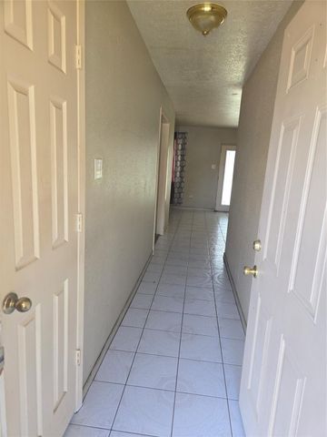 4814 Tidewater Drive, Houston, TX 77045