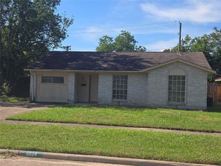 4814 Tidewater Drive, Houston, TX 77045