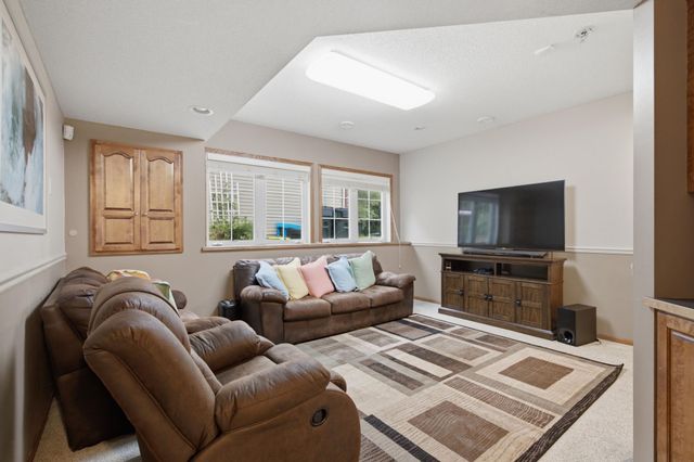 15016 Viewcrest Lane, Burnsville, MN 55306