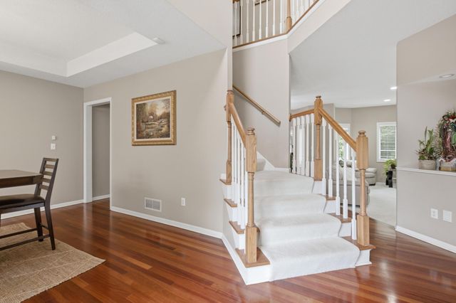 15016 Viewcrest Lane, Burnsville, MN 55306