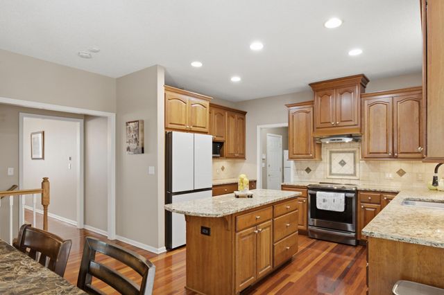 15016 Viewcrest Lane, Burnsville, MN 55306