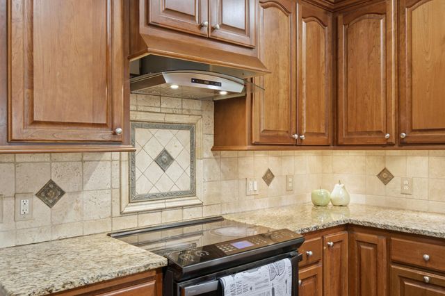 15016 Viewcrest Lane, Burnsville, MN 55306