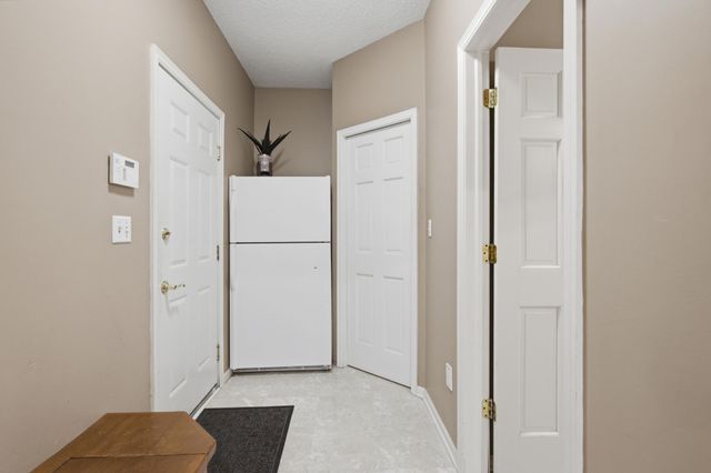 15016 Viewcrest Lane, Burnsville, MN 55306