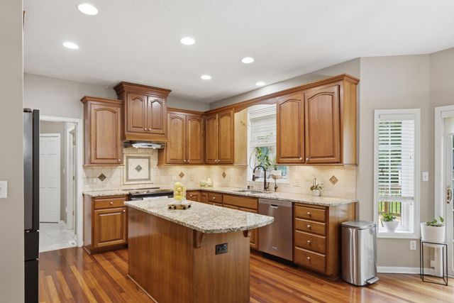 15016 Viewcrest Lane, Burnsville, MN 55306