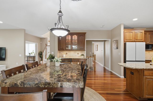 15016 Viewcrest Lane, Burnsville, MN 55306
