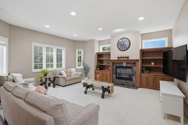 15016 Viewcrest Lane, Burnsville, MN 55306