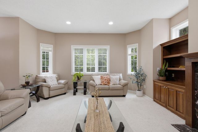15016 Viewcrest Lane, Burnsville, MN 55306