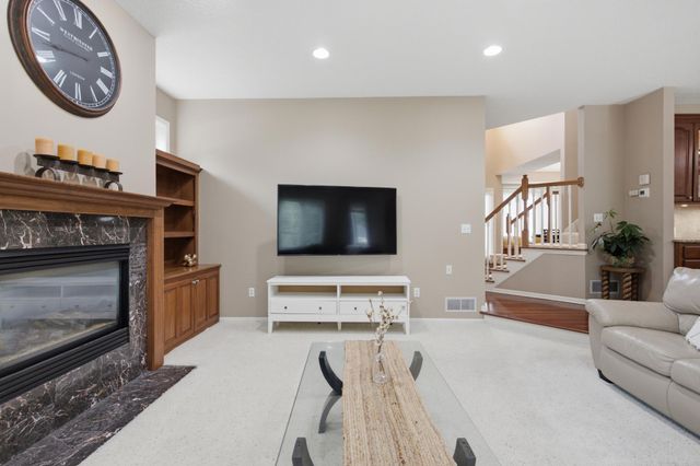 15016 Viewcrest Lane, Burnsville, MN 55306