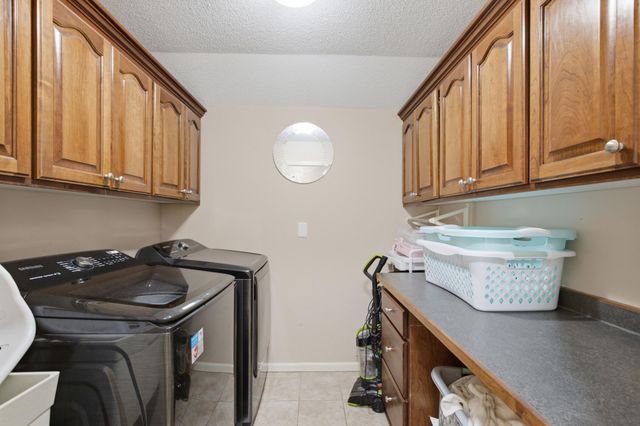 15016 Viewcrest Lane, Burnsville, MN 55306
