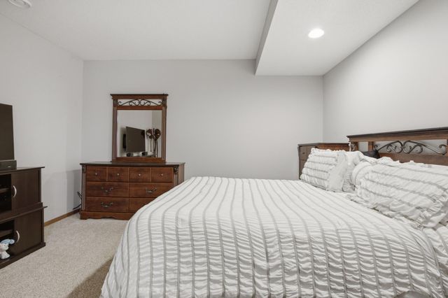 15016 Viewcrest Lane, Burnsville, MN 55306