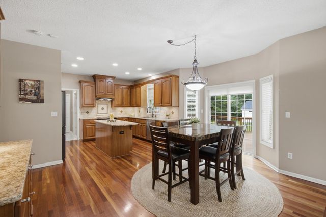 15016 Viewcrest Lane, Burnsville, MN 55306