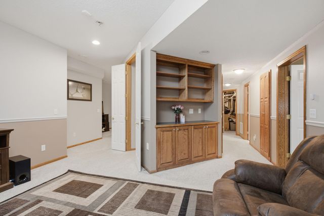 15016 Viewcrest Lane, Burnsville, MN 55306
