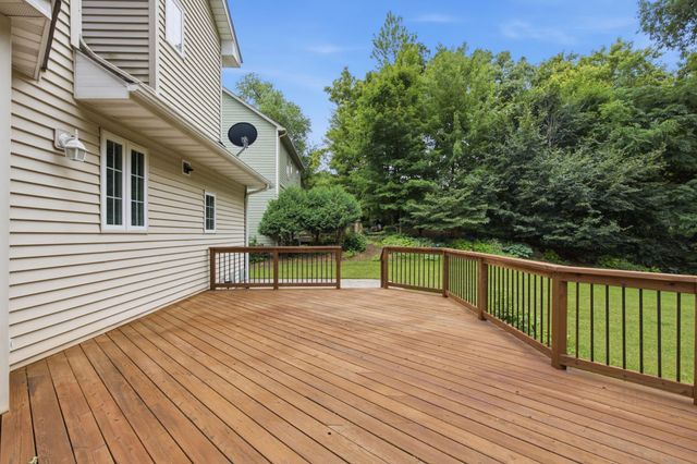 15016 Viewcrest Lane, Burnsville, MN 55306