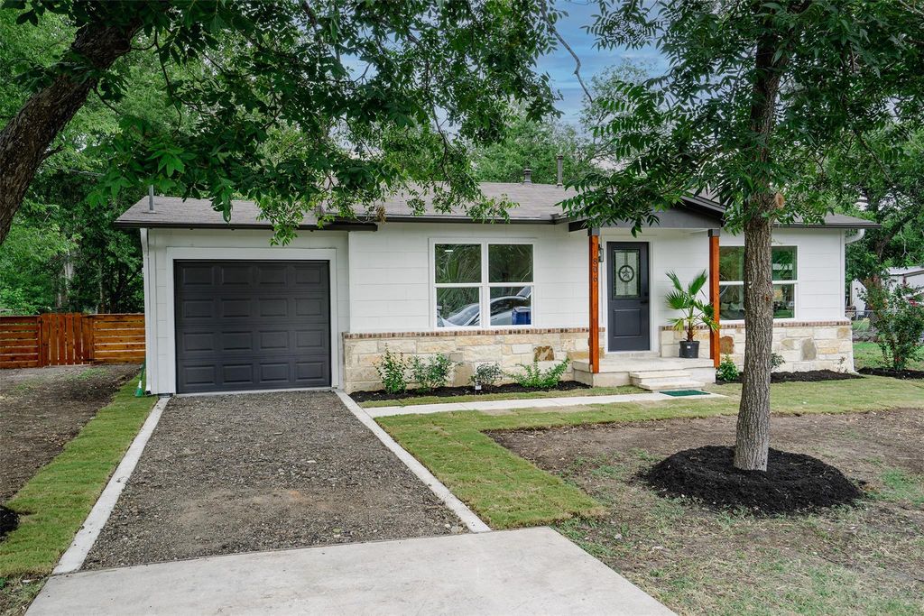 806 Edmond ST, Taylor, TX 76574