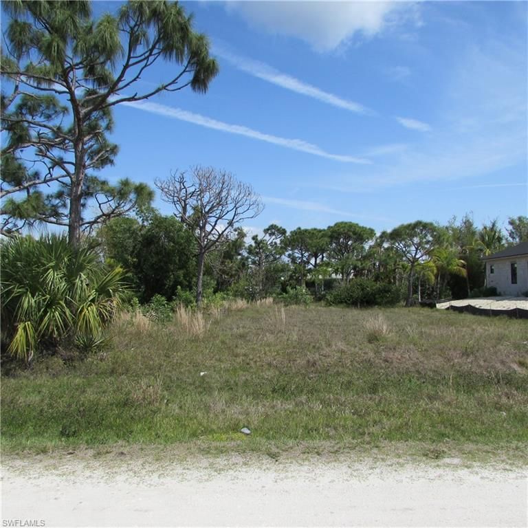 8812 Yukon CT, ST. JAMES CITY, FL 33956 — exterior