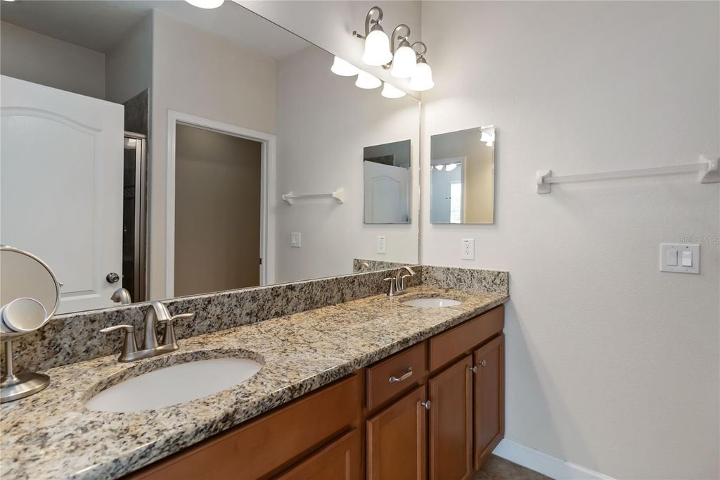 Image 7 of property listing at 9016 SAVANNAH MAGNOLIA LANE, Orlando, FL 32832