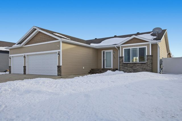 1127 24th Avenue W, West Fargo, ND 58078