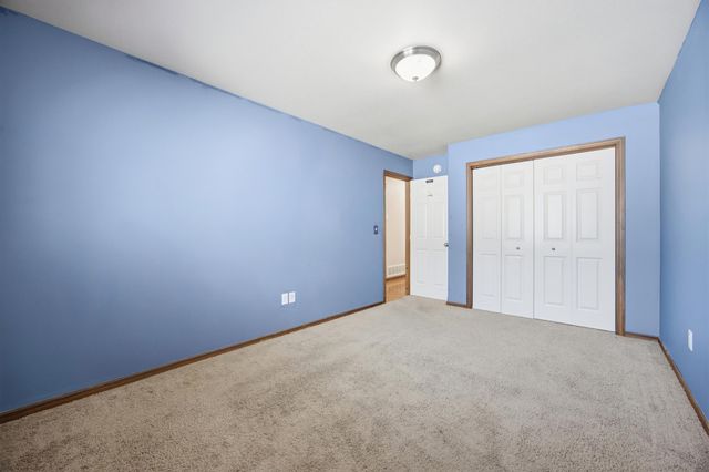 1127 24th Avenue W, West Fargo, ND 58078