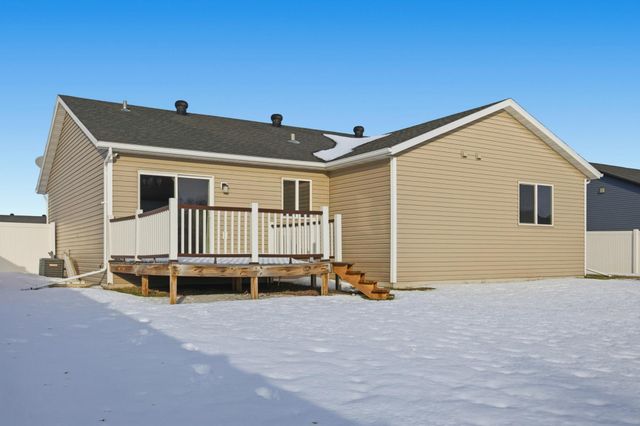 1127 24th Avenue W, West Fargo, ND 58078