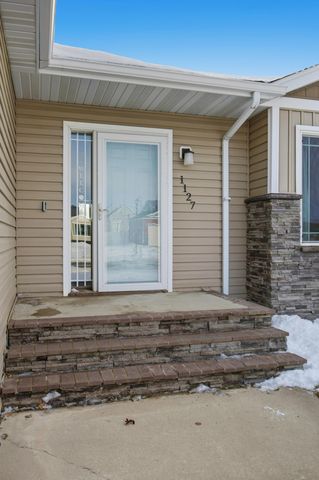 1127 24th Avenue W, West Fargo, ND 58078