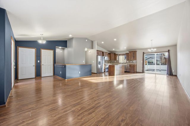 1127 24th Avenue W, West Fargo, ND 58078