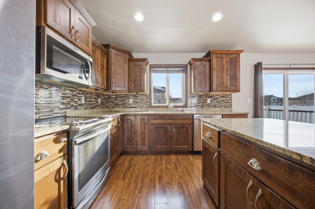 1127 24th Avenue W, West Fargo, ND 58078