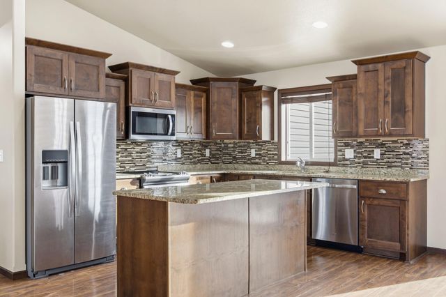 1127 24th Avenue W, West Fargo, ND 58078