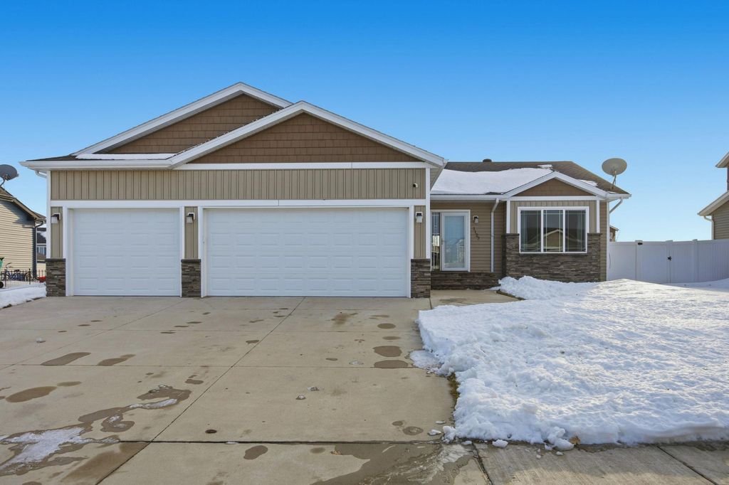 1127 24th Avenue W, West Fargo, ND 58078