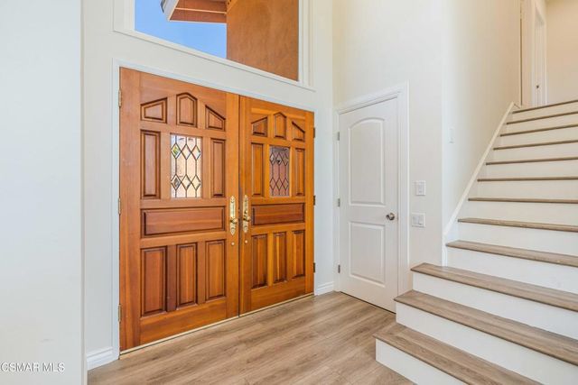 688 Velarde Drive, Thousand Oaks, CA 91360