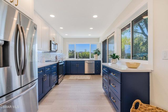 688 Velarde Drive, Thousand Oaks, CA 91360