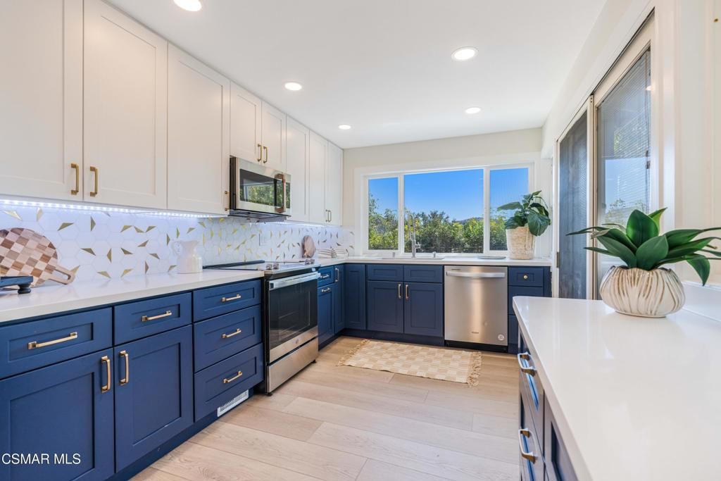 688 Velarde Drive, Thousand Oaks, CA 91360 — photo 3