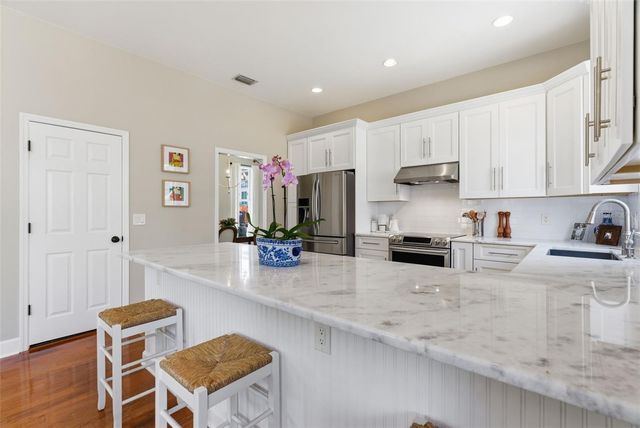 2803 W AVERILL AVENUE, Tampa, FL 33611