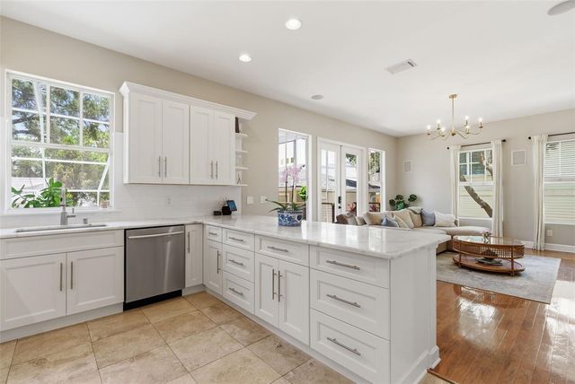 2803 W AVERILL AVENUE, Tampa, FL 33611