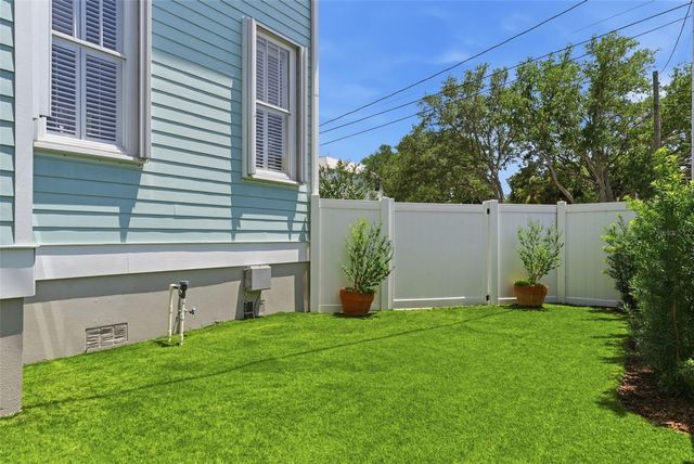 2803 W AVERILL AVENUE, Tampa, FL 33611