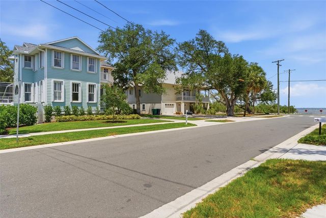 2803 W AVERILL AVENUE, Tampa, FL 33611
