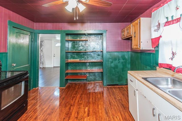 951 Switzer Avenue, St Louis, MO 63147