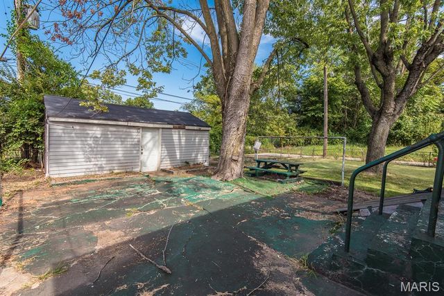 951 Switzer Avenue, St Louis, MO 63147