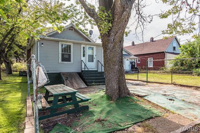 951 Switzer Avenue, St Louis, MO 63147