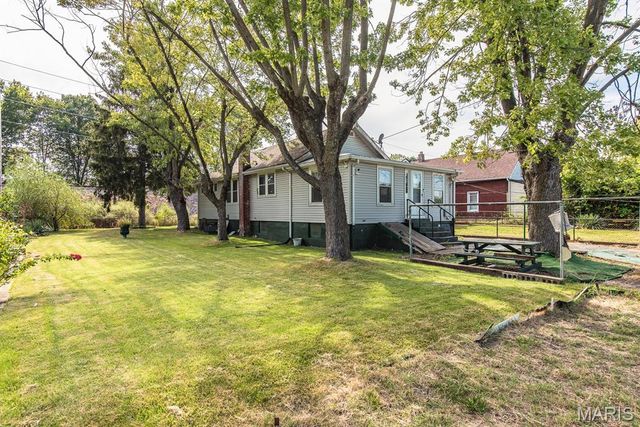 951 Switzer Avenue, St Louis, MO 63147
