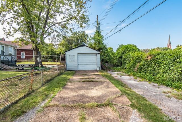 951 Switzer Avenue, St Louis, MO 63147