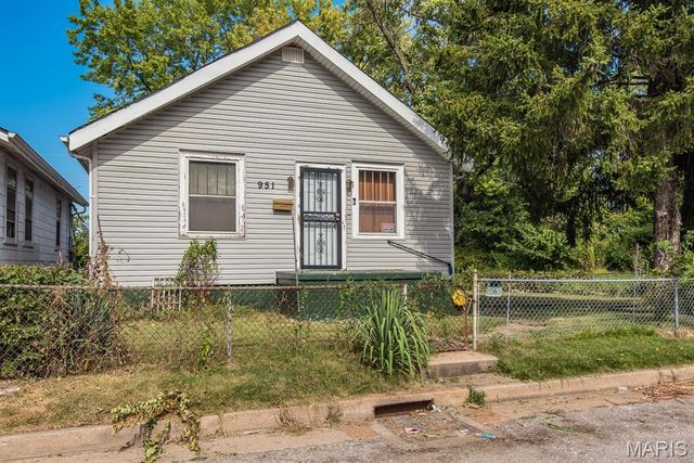 951 Switzer Avenue, St Louis, MO 63147