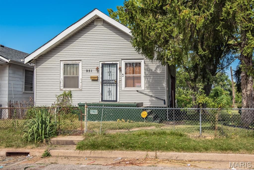 951 Switzer Avenue, St Louis, MO 63147