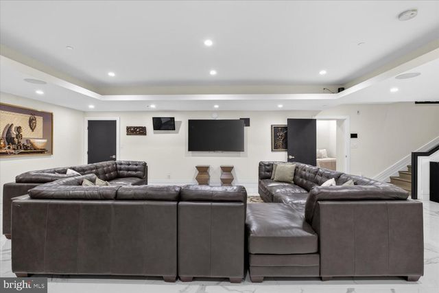 3017 GATES ROAD NW, Washington, DC 20008
