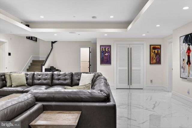 3017 GATES ROAD NW, Washington, DC 20008