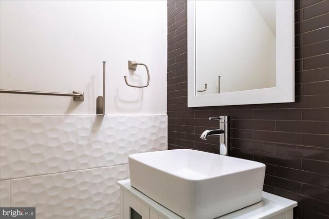 3017 GATES ROAD NW, Washington, DC 20008