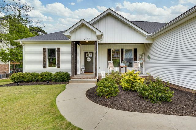 221 Glen Laurel Drive, Easley, SC 29642