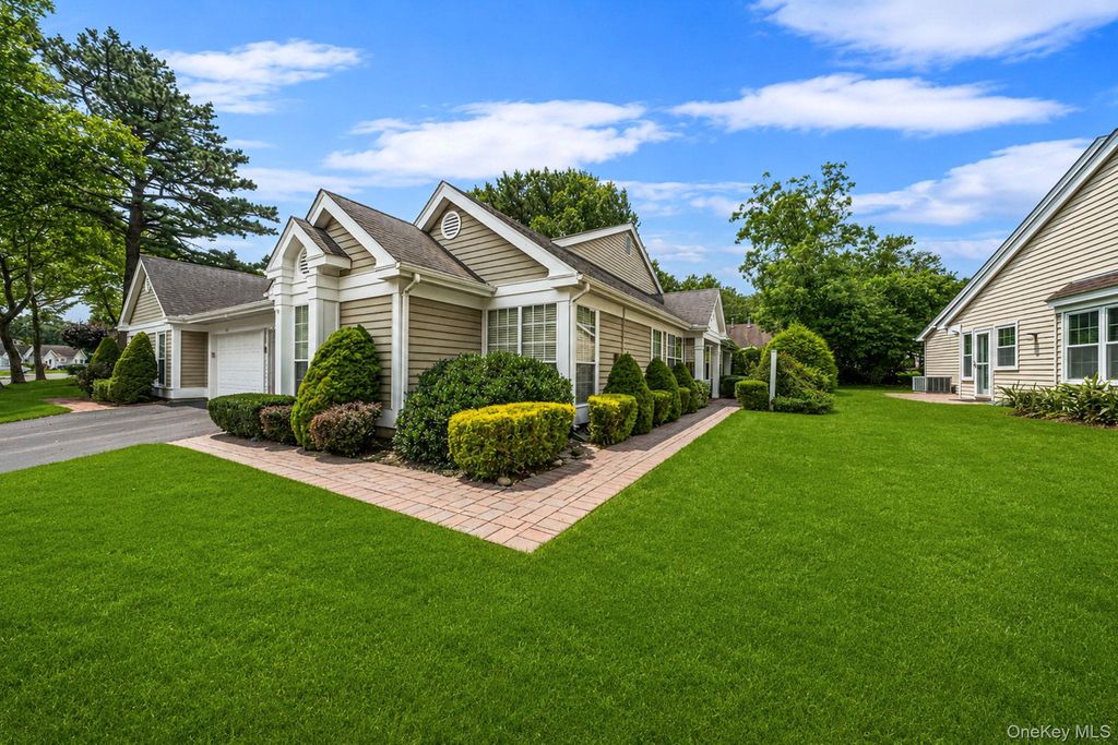 276 Glen Drive, Ridge, NY 11961