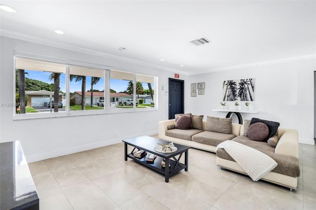 5424 Garfield Street, Hollywood, FL 33021